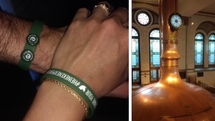 À esquerda, pulseiras de visitante do Heineken Experience, e à direita, o interior da fábrica.