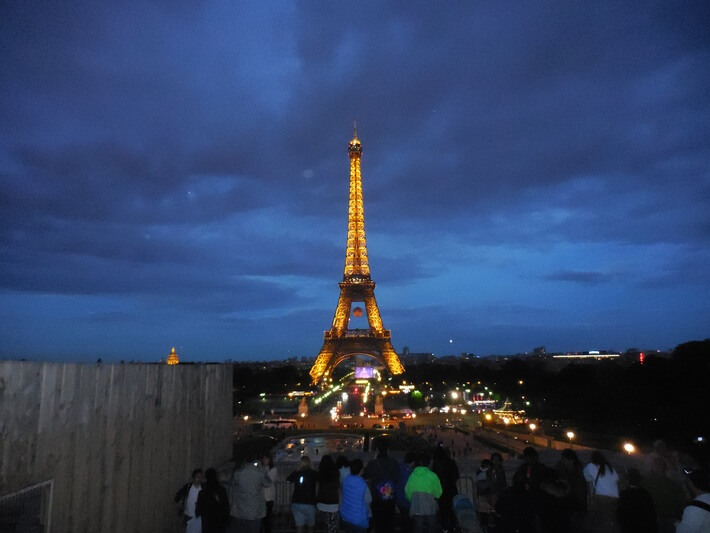 Torre Eiffel durante a noite