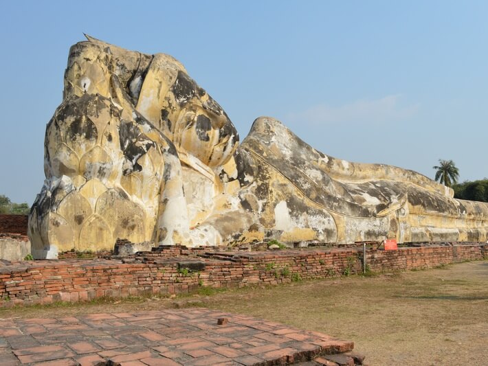 Buda reclinado em Wat Lokayasutharam