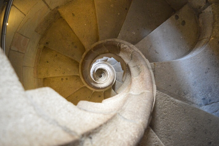 Famosa escada de caracol das torres da Sagrada Família